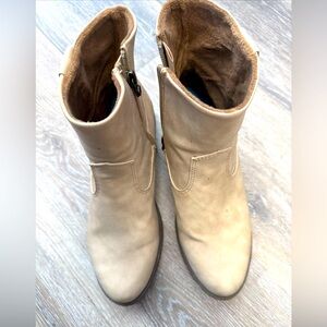 Blowfish Ankle Booties Solid Beige Zip Closed Toe Size 7 women's leather